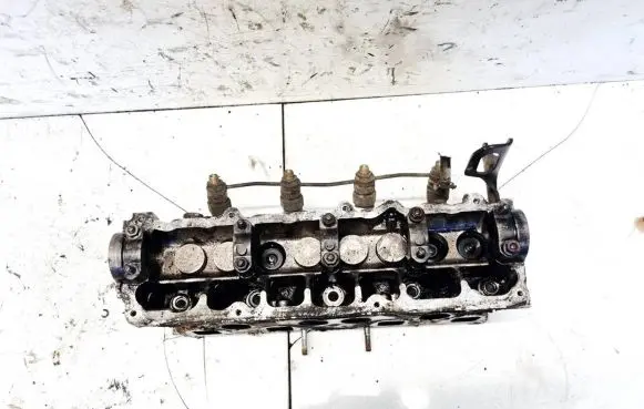 Nissan Sunny Engine head 
