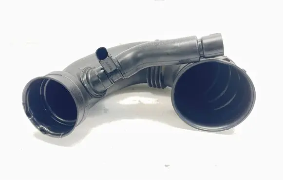 Mercedes-Benz E W211 Turbo air intake inlet pipe/hose A6470940097