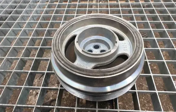 BMW 2 F44 Crankshaft pulley 8669098
