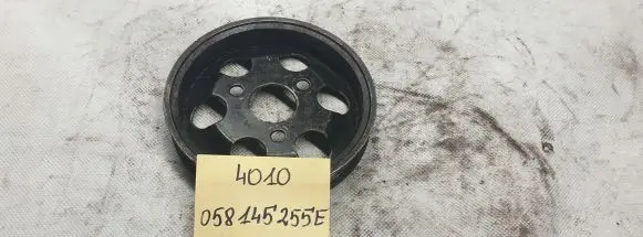 Volkswagen PASSAT B5.5 Power steering pump pulley 058145255E