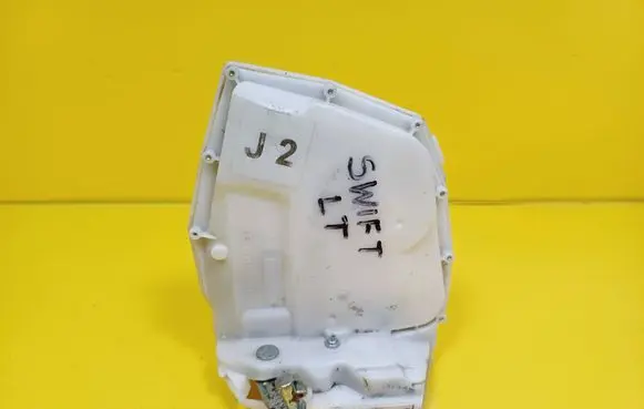 Suzuki Swift I Rear door lock