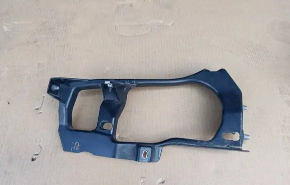 Volkswagen Touareg II Headlight/headlamp mounting bracket 7P6806509