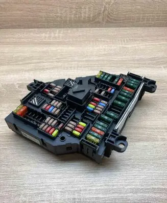 BMW 7 F01 F02 F03 F04 Fuse module 9234423 16704961