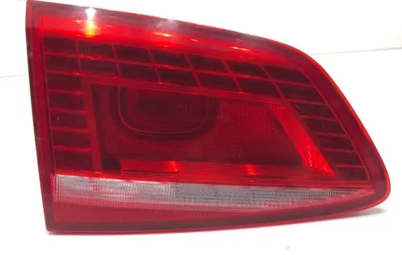 Volkswagen PASSAT B7 Rear/tail lights 