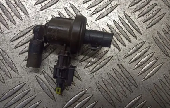 Volkswagen Touran I Valve vacuum 