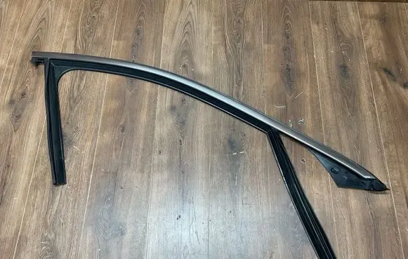 Mercedes-Benz E W213 Rubber seal front door (on door) A2137252800