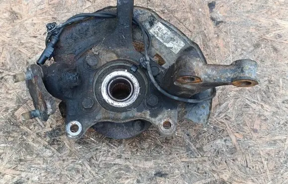 Toyota Avensis T270 Front wheel hub F34L6 100526