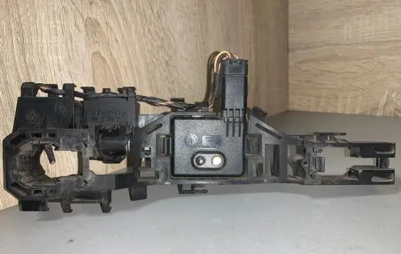 Rear door exterior handle/bracket