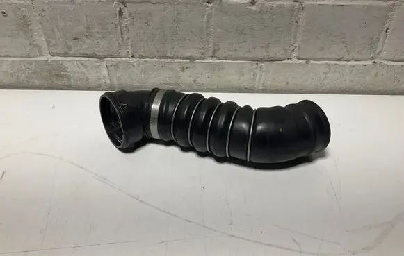 BMW 5 E60 E61 Intercooler hose/pipe 7789048