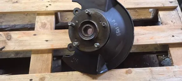 Honda FR-V Front wheel hub 