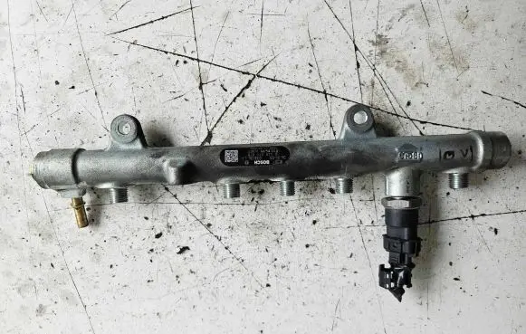 Suzuki Grand Vitara II Fuel main line pipe 8200396999 033436L4 0445214078