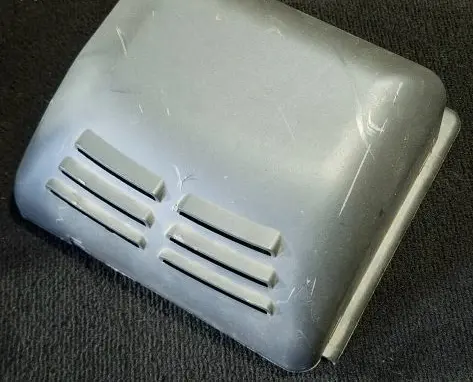 Chevrolet TrailBlazer Fuse box cover
