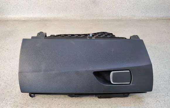 Glove box