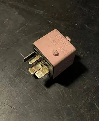 BMW 5 E34 Other relay 8365326