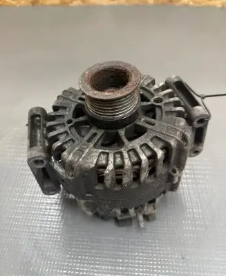 Mercedes-Benz E W212 Generator/alternator A0009067900 FG18S077 311035152