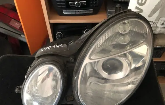 Mercedes-Benz E W211 Headlight/headlamp A2118201364