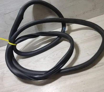 Peugeot Rifter Rubber seal sliding door (on door) 