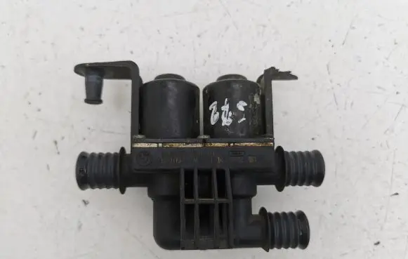 BMW 5 E60 E61 Coolant heater control valve 6931708