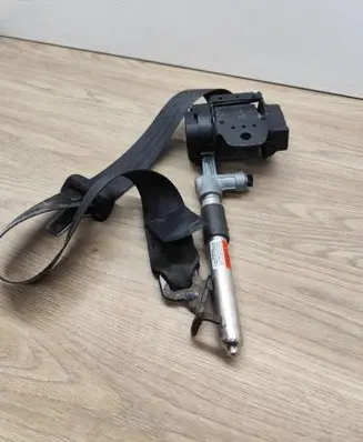 Volvo V70 Rear seatbelt 30738957