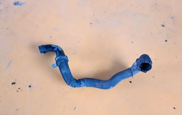 Mercedes-Benz E W212 Coolant pipe/hose A2125019582