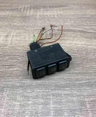 BMW 5 E34 Windscreen/window heater switch 1391767 03051010 408280