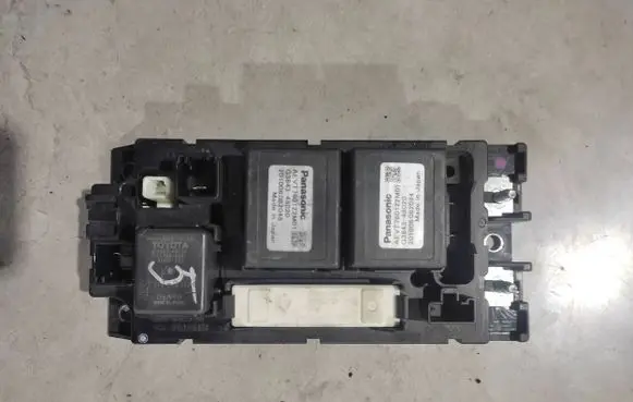 Lexus CT 200H Fuse module G92Z147020 71405024 9979