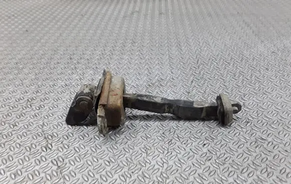 Skoda Octavia Mk2 (1Z) Rear door check strap stopper