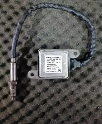 Mercedes-Benz E C207 W207 Lambda probe sensor A0009056900