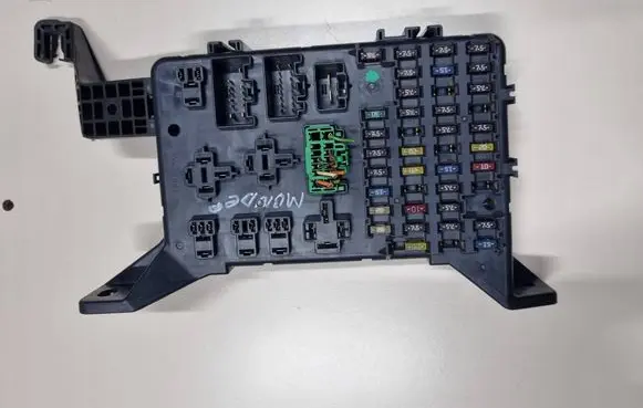 Ford Mondeo Mk III Fuse module 1S7T14A073AF