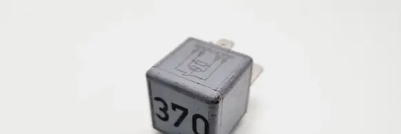 Volkswagen PASSAT B5 Other relay 8D0951253