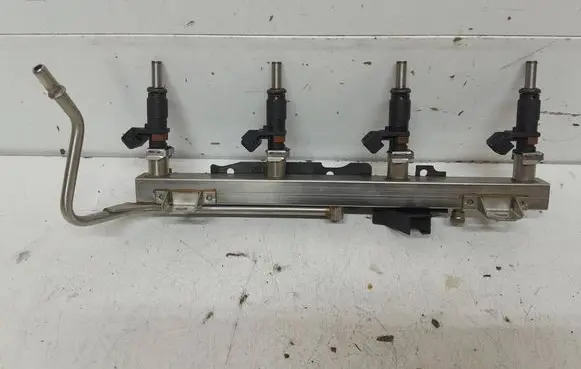 BMW X1 E84 Fuel injector 7561277 7530420