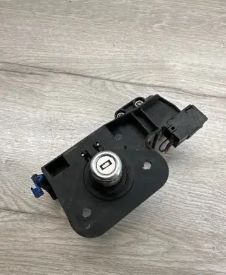 Opel Meriva A Tailgate exterior lock 13168316 13168317 13168318