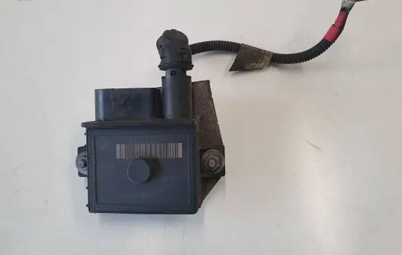 BMW 1 E82 E88 Glow plug pre-heat relay 779800007 0004686577 0522120102