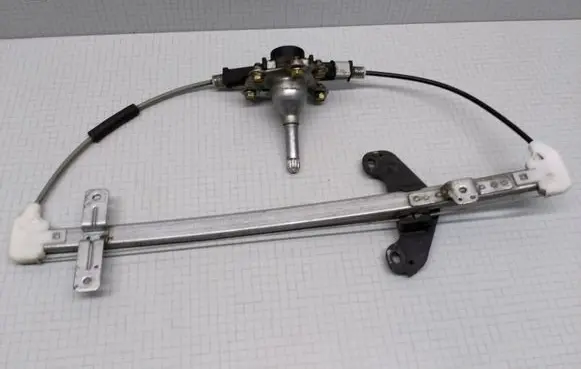 Rear door manual window regulator