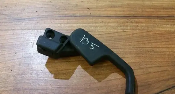 Volkswagen PASSAT B5 Engine bonnet (hood) release handle 3A2823533