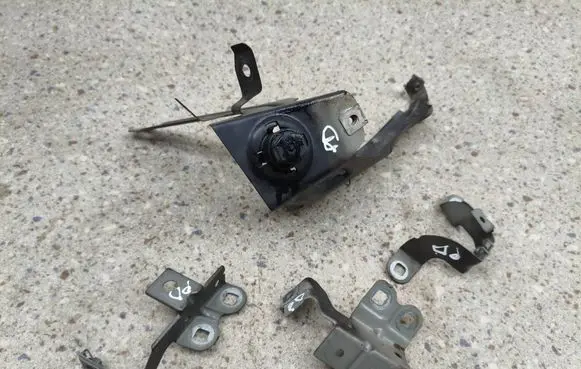 BMW 5 GT F07 Fender mounting bracket 23310110 7193422