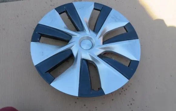 Tesla Model Y R19 wheel hub/cap/trim 