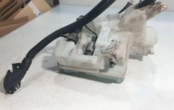 BMW 6 E63 E64 Windshield washer fluid reservoir/tank 7179451 7179449 7179450