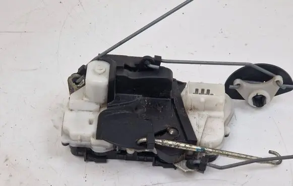 Peugeot 607 Front door lock 