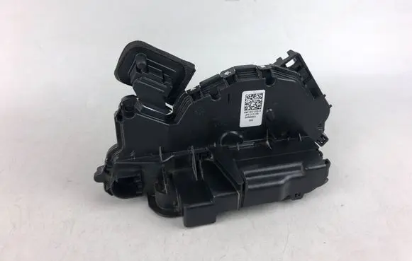 Volkswagen Tiguan Front door lock 5NC837016B