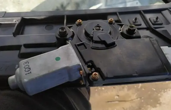 Toyota Previa (XR30, XR40) II Sunroof motor/actuator 