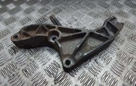 Opel Zafira B Gearbox mounting bracket 24459826