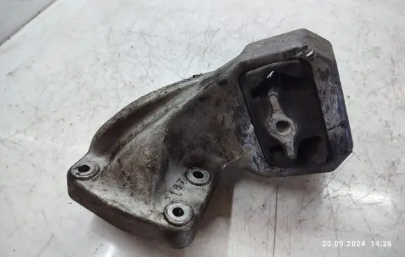 Jeep Grand Cherokee (WK) Engine mount bracket 52090309AD