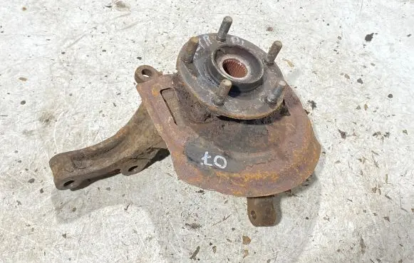 Nissan X-Trail T31 Front wheel hub spindle knuckle