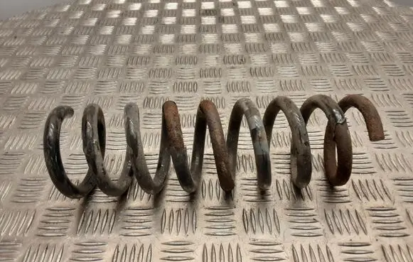 Mercedes-Benz E W210 Rear coil spring