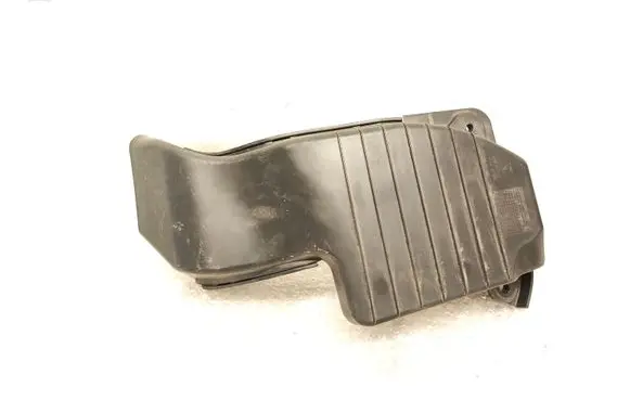 Porsche Macan (95B) Intercooler air channel guide 95B317017