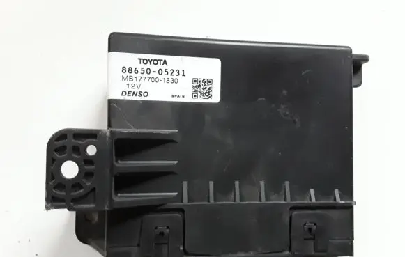 Toyota Avensis T270 Other control units/modules 8865005231
