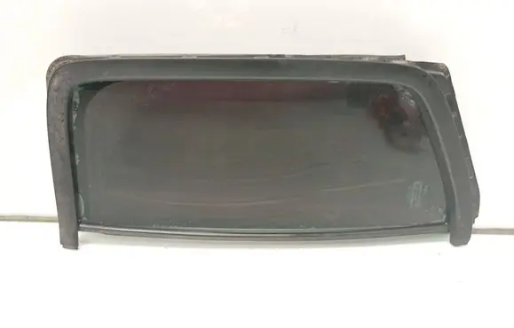 Nissan Navara D40 Rear vent window glass 82273EB300 43R000015 43R-000015