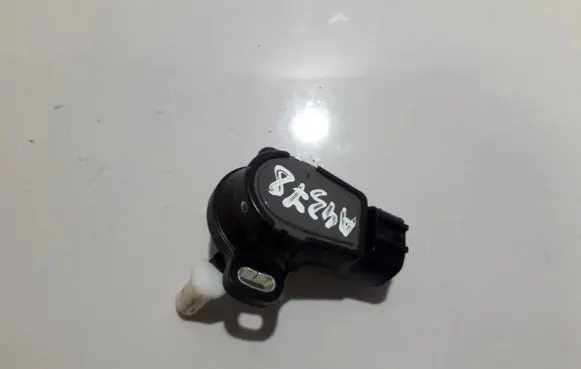 Toyota Avensis T250 Throttle valve position sensor 8928152011 198300-3031