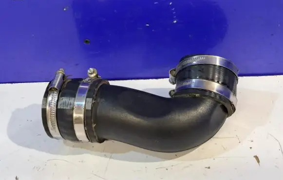 Volvo V70 Air intake hose/pipe 31338572 31431109
